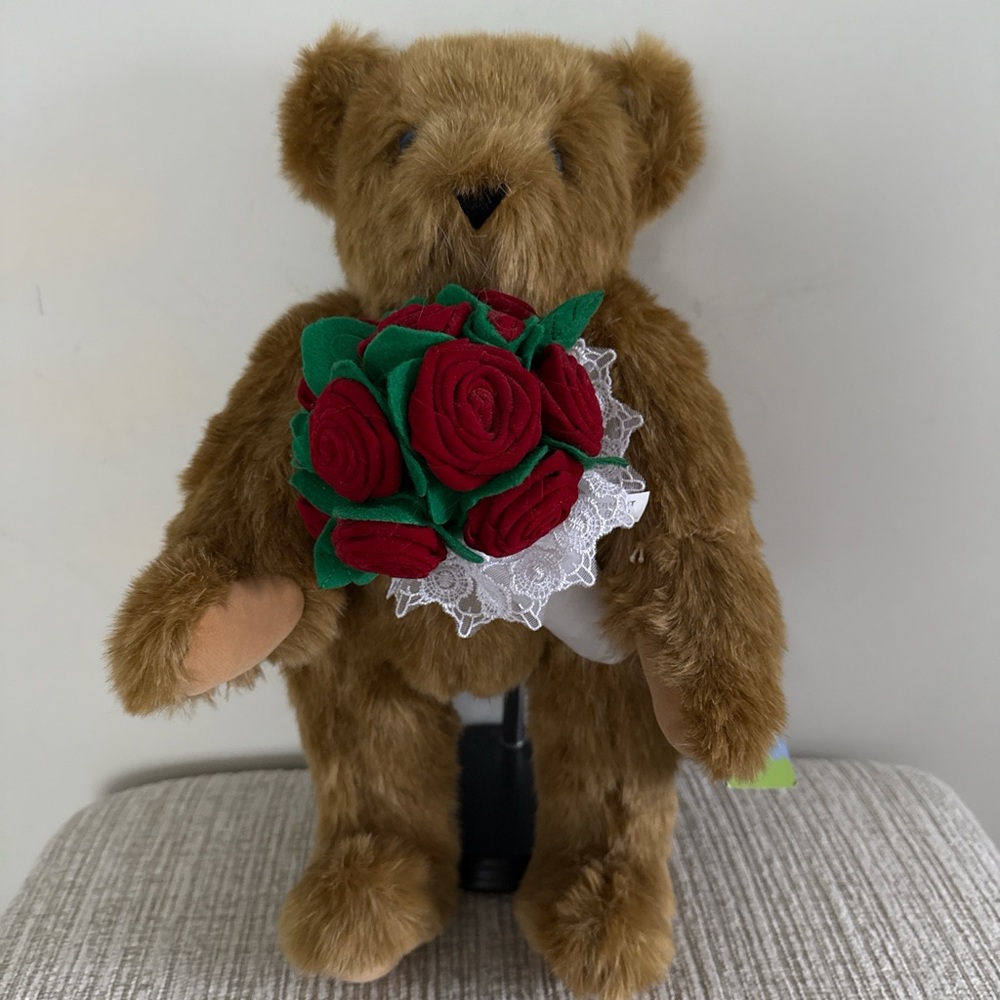 Vermont Teddy Bear 16" Plush Stuffed Toy Red Rose Bouquet Flowers Made in USA